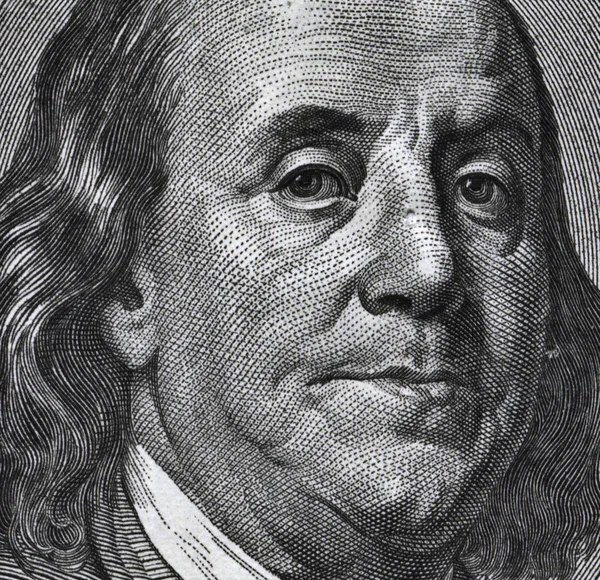 Macro extrema de nota de 100 dólares com retrato de Benjamin Franklin — Fotografia de Stock