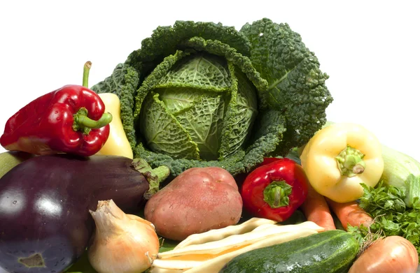 Groep van verse groenten geïsoleerd op witte achtergrond — Stockfoto