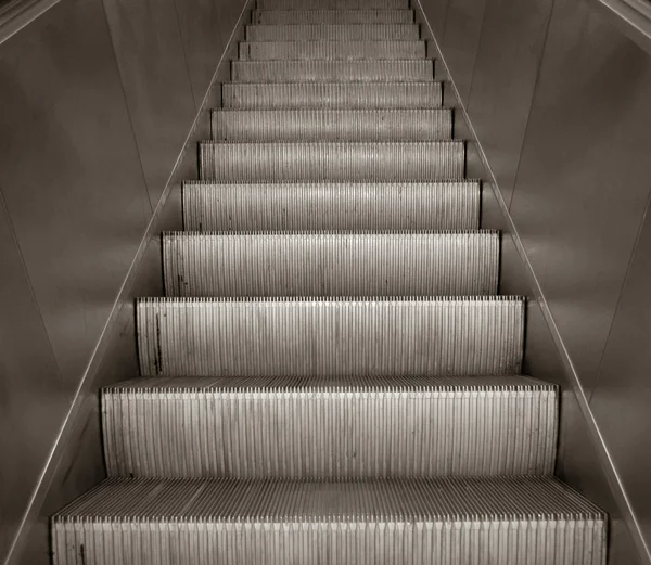 Лестница на эскалаторе — стоковое фото