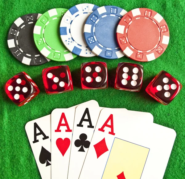 Spielobjekte - Pokerchips - Karten - Würfel — Stockfoto