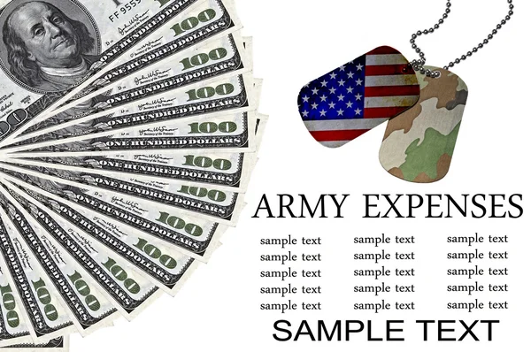 Image conceptuelle des dépenses militaires avec étiquettes d'identification et dollars américains — Photo