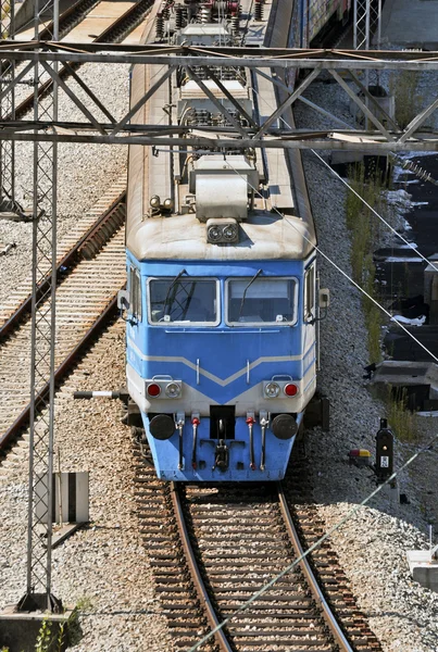 Passenger train entering station — Stock Photo, Image