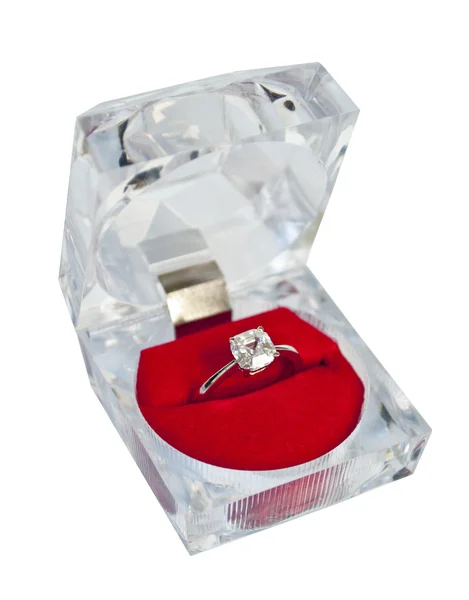 Обручальное кольцо в подарочной коробке — стоковое фото