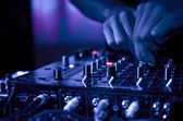 DJ zenei éjszakai klub
