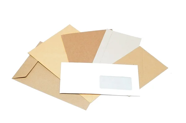 Pilha de envelopes sobre fundo branco — Fotografia de Stock