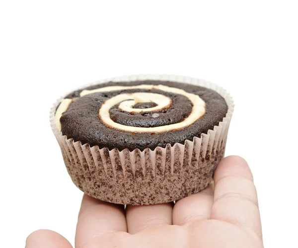 Man med en choklad muffin på vit bakgrund — Stockfoto