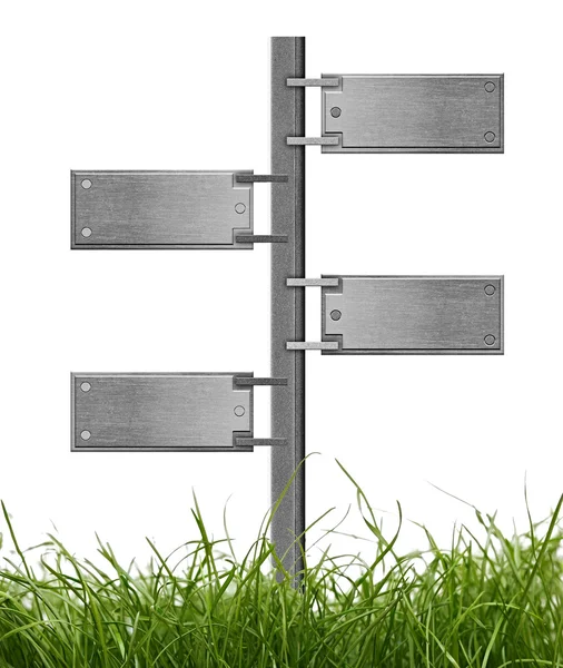 Puste metalowe drogowskaz z zielonej trawy na białym tle — Zdjęcie stockowe