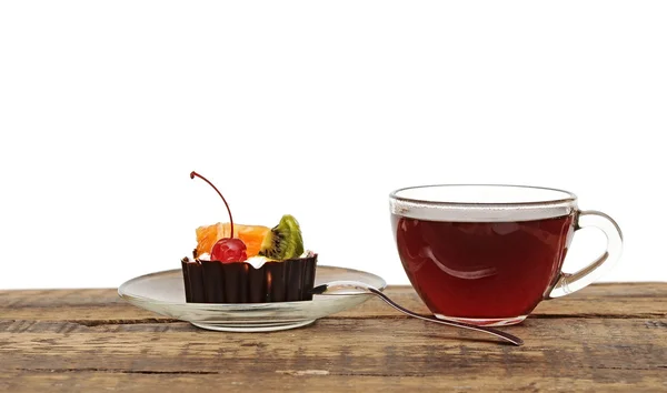 おいしいケーキ フルーツとお茶を一杯 — ストック写真