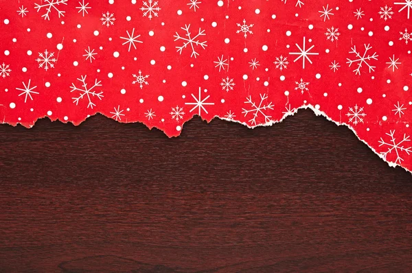 Roztržené vánoční dekorativní papír přes dřevo pozadí — Stock fotografie
