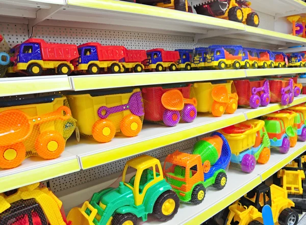 Coches de juguete en la tienda — Foto de Stock