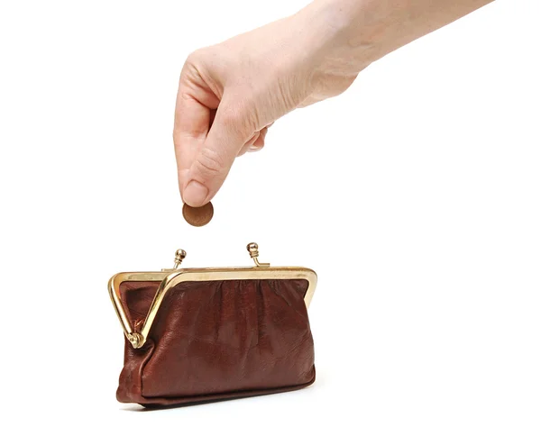 Hand wirft Münze in Handtasche — Stockfoto