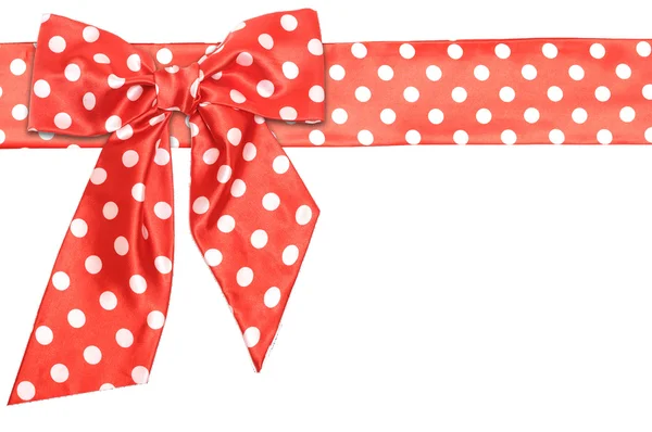 Lazo de regalo de satén rojo punteado y cinta aislada en blanco —  Fotos de Stock