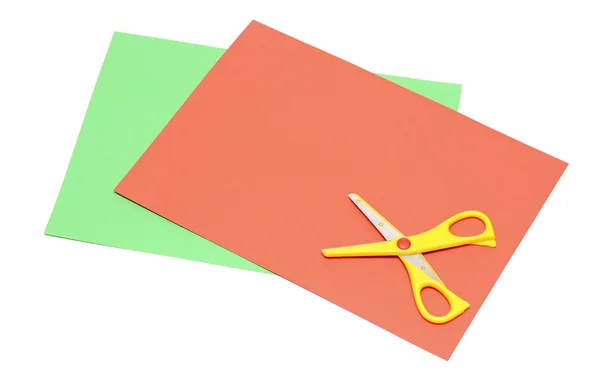 Barevný papír a nůžky izolovaných na bílém pozadí — Stock fotografie