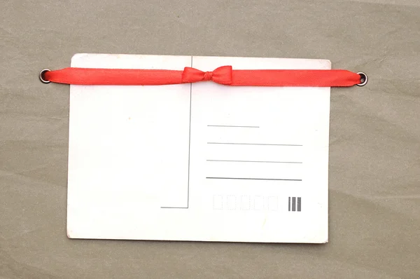 Kartpostal-davetiye gri bir arka planda — Stok fotoğraf