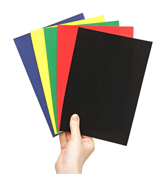 Mani che tengono il foglio di carta a colori isolato su bianco — Foto Stock