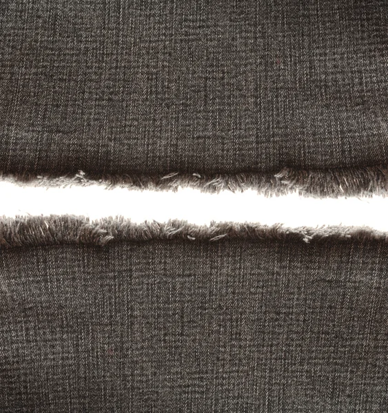 Pezzo di tessuto jeans nero con frangia su bianco — Foto Stock
