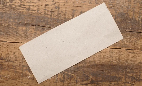 Papel em branco cinza no fundo de madeira velha — Fotografia de Stock