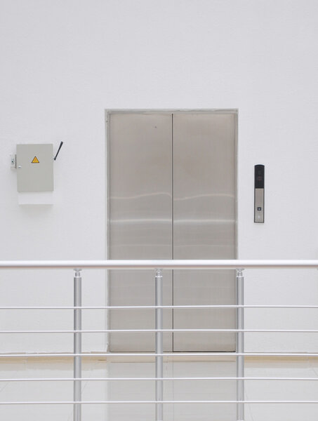 Single elevator door