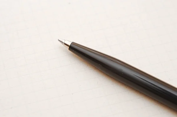 Papel em branco com caneta — Fotografia de Stock