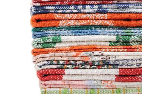 Pile di asciugamani da cucina in lino su sfondo bianco. spazio per yo — Foto Stock