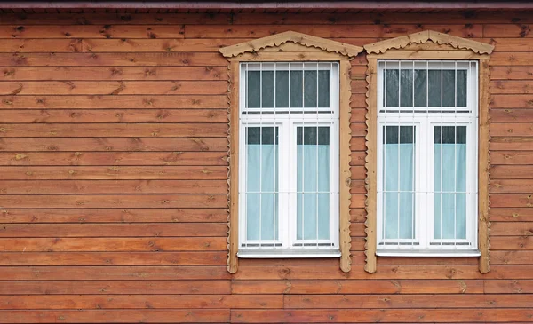 Fenster des alten Holzhauses — Stockfoto