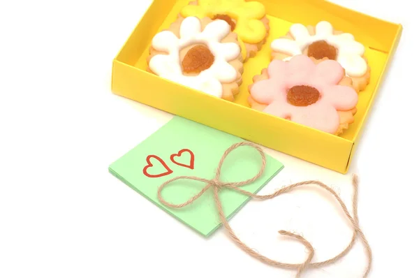 Cookies colorés dans une boîte en papier — Photo