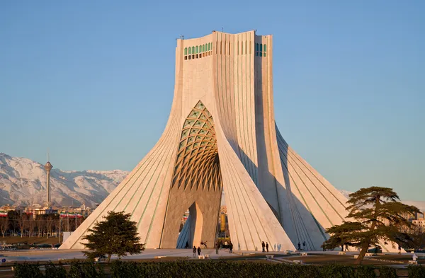 Памятник Азади и башня Милад — стоковое фото