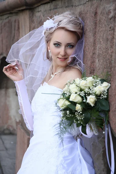 Novia con ramo de boda. — Foto de Stock