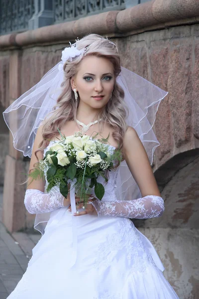 Braut mit Brautstrauß. lizenzfreie Stockfotos