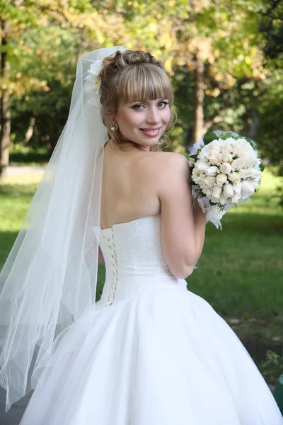 Nevěsta se svatební kyticí. Royalty Free Stock Obrázky