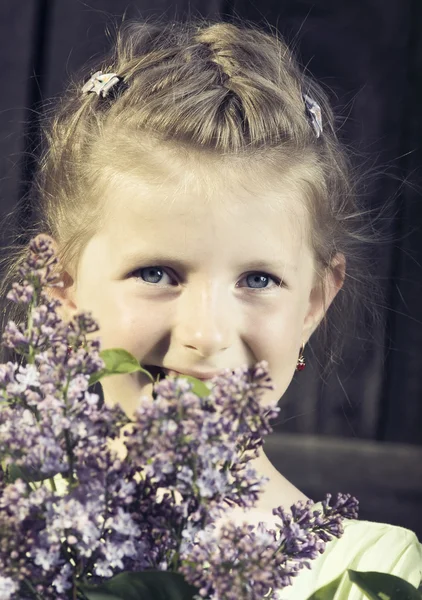 Toddler with a bounch of flowers — Stock Photo, Image