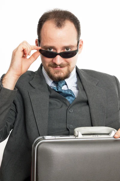 Empresário com óculos de sol e maleta — Fotografia de Stock