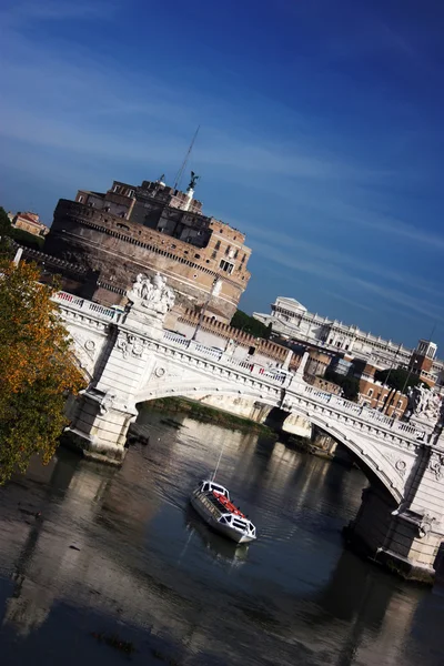 Château et pont de Sant Angelo à Rome, Italie — Photo