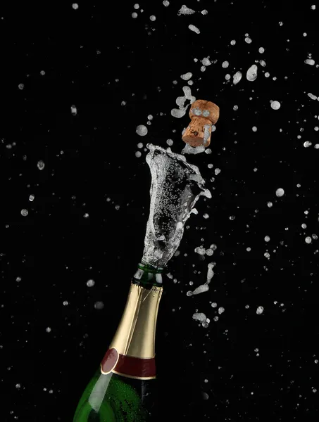 Esplosione di bottiglia di champagne — Foto Stock