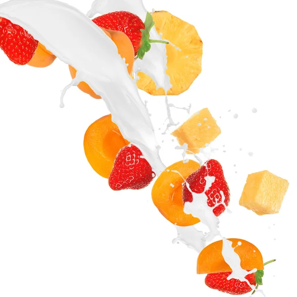 Frutos frescos em queda — Fotografia de Stock