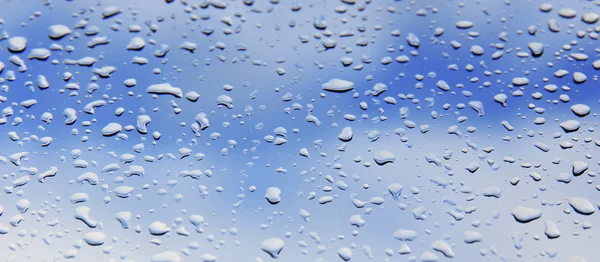 Gotas de agua de lluvia en ventanas de vidrio —  Fotos de Stock