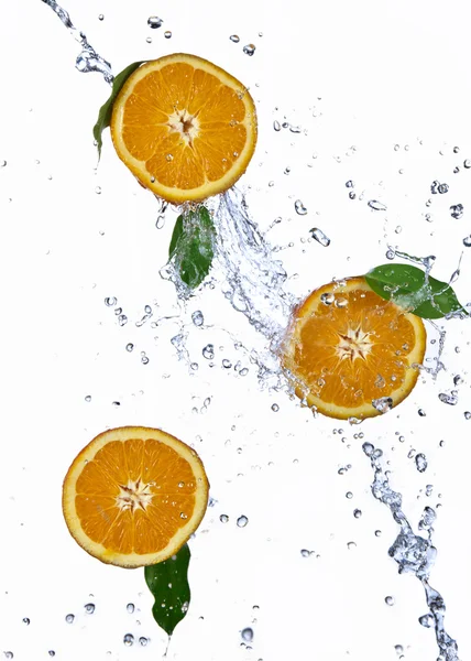 Sok pomarańczowy, przelewanie — Zdjęcie stockowe