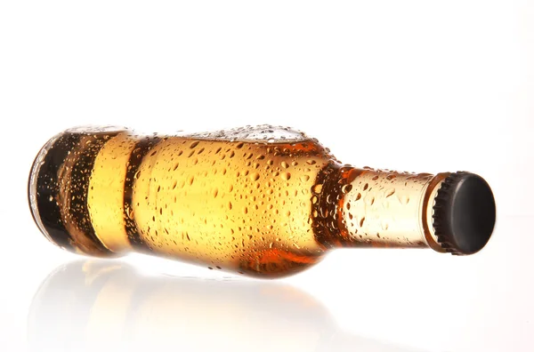 Öl flaska med vattendroppar — Stockfoto