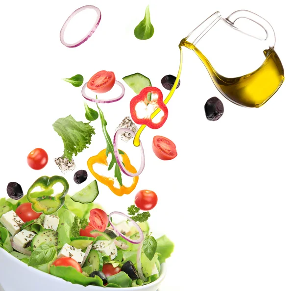 Świeże sałatki z przelewa oliwy z oliwek — Zdjęcie stockowe