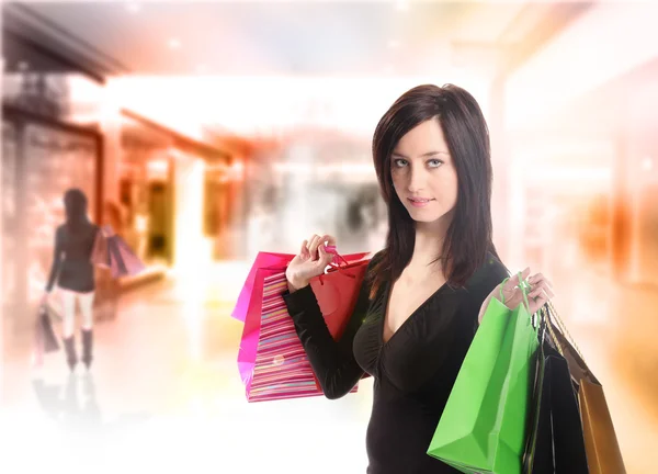 Nákupní mladá žena v nákupní centrum. — Stock fotografie