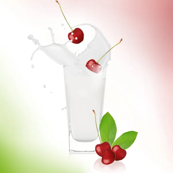 Cherry met melk splash — Stockfoto
