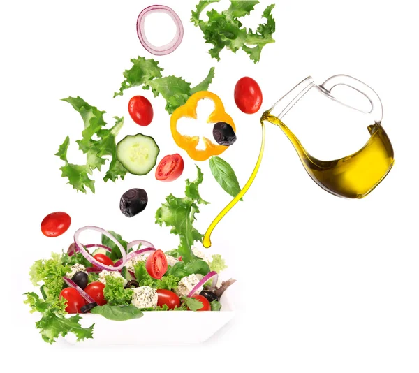 Frischer Salat mit eingegossenem Olivenöl — Stockfoto