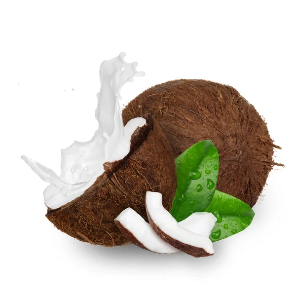 Расколотый кокос с брызгами молока — стоковое фото