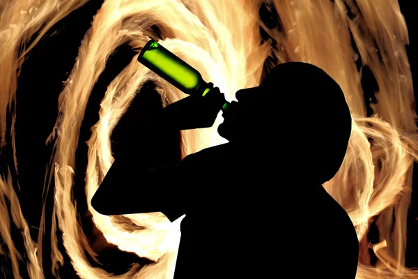 Silhouet van het drinken van man — Stockfoto
