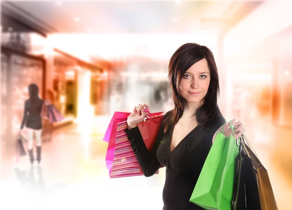 Jonge vrouw winkelen — Stockfoto