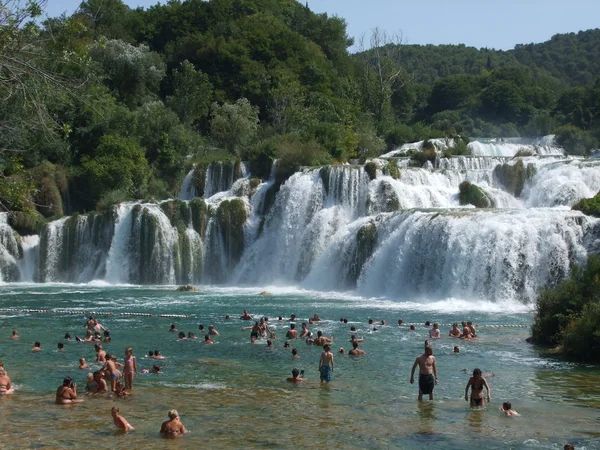 People rest at KRKA Waterfall in Croatia — Stock Photo, Image