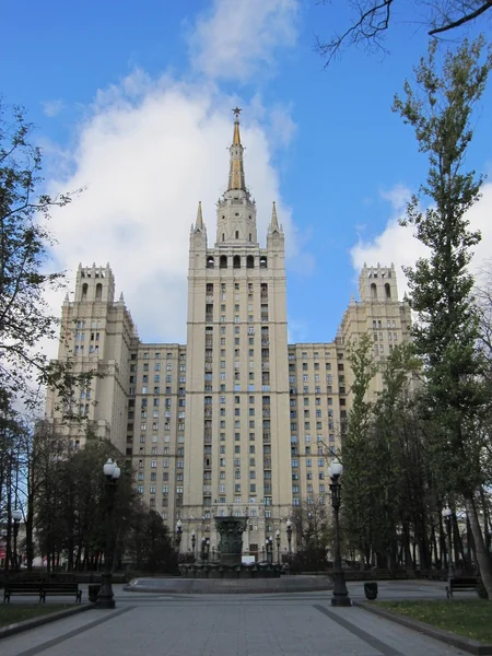 Wysokiej rize Moskwie stalin budynku — Zdjęcie stockowe
