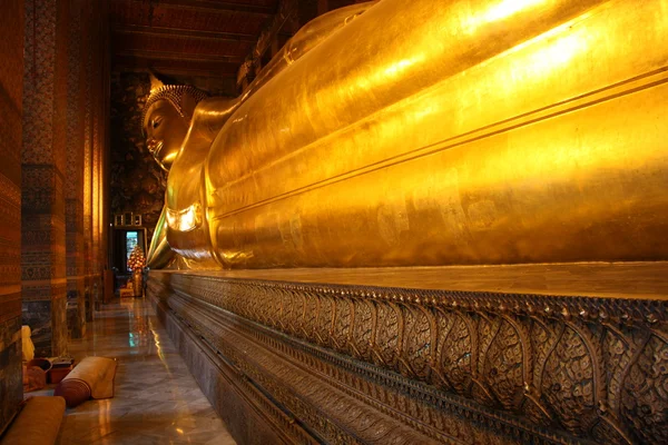 Obří ležícího Buddhy, wat pho, bangkok — Stock fotografie