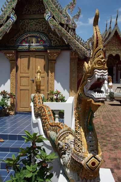 Thaise tempel dragon — Stockfoto
