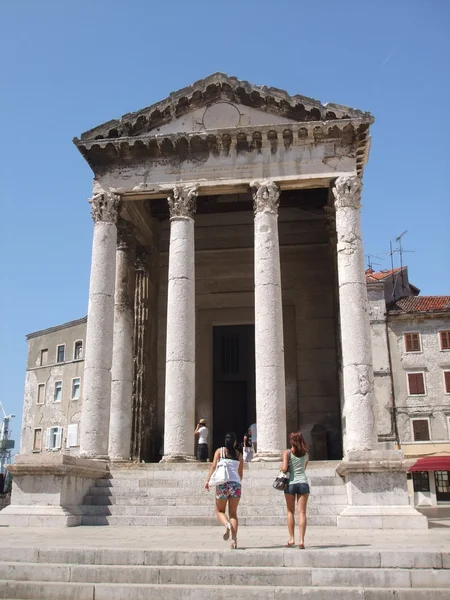Temple of August in Pula — Stock Photo, Image
